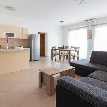 Ferienwohnung Fuer 4 Personen 2 Kinder Ca 85 Qm In Kali, Dalmatien Inseln Vor Zadar Kali